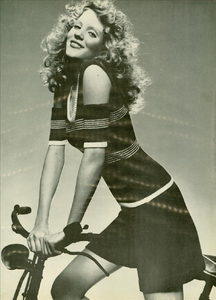 Bicicletta_Lategan_Vogue_Italia_February_1971_10.thumb.png.7868a3ab9e3cef57aa43a75a22591c46.png