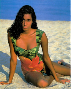Bisang_Domani_Spring_Summer_1990_05.thumb.png.d74f860f3a95f5c1baea272a5d29f95c.png