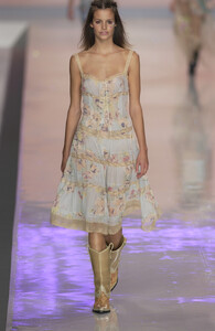 Blumarine_SS2002_01.jpg