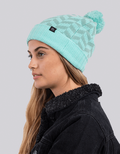 Buffalo-Gorro-Pol-Yester-Pompom-Celeste-Mujer-2.png