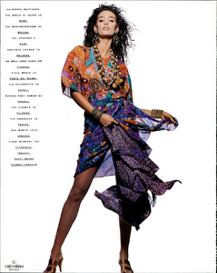 Chin_Valentino_Spring_Summer_1990_03.thumb.png.76c39c5a152d2737aa18e3bfb8c60bd5.png