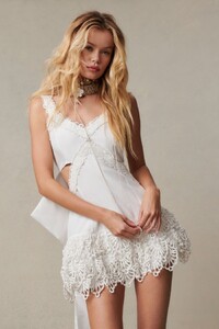 D1690-1193-ANJANUEDRESS-TRUEWHITE-001.thumb.jpg.2b4d5ec5e2c2d72d3f5b3e23ac625551.jpg