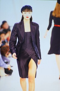 DKNY-SS-95-1.thumb.jpg.020342546e4ce2d9613e5eb7c776f353.jpg