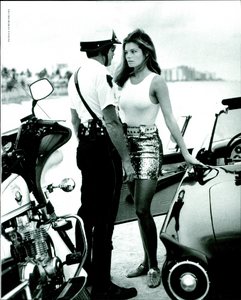 Demarchelier_Vogue_Italia_January_1990_06.thumb.png.f4175a9d5b14855eb693c96f3cdb6f02.png