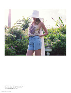 Diekgerdes_AnOther_Magazine_Spring_Summer_2007_09.thumb.jpg.76e3e4ec4208f0c09a431327b2b62010.jpg