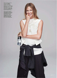 Elle-USA-March-2013-437.thumb.jpg.0b52368c2511d42776e3b3a8bccad542.jpg