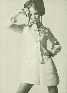 Firenze_Bailey_Vogue_Italia_July_August_1969_08.thumb.png.2b4160b4c83a3a190a98fe97f0da4fad.png