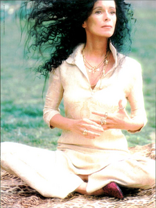 GC_Comte_Vogue_Italia_July_1996_04.thumb.png.0a99db8d83c7e5ad023486ef9f84b7c7.png