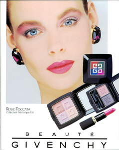 Givenchy_Makeup_1990.thumb.png.3cae1381d11cfe2a3187729a8ec8042b.png