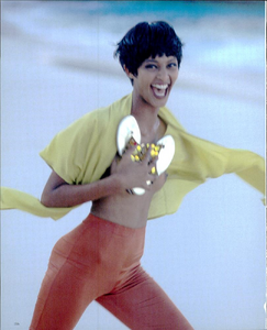 Kirk_Vogue_Italia_May_1990_03.thumb.png.de612b44ea49525762f98db450aea15f.png