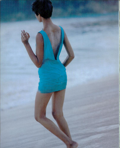 Kirk_Vogue_Italia_May_1990_07.thumb.png.fdb2134a9f467132abc18c77980ddd7d.png
