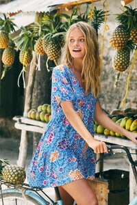 LEILANI_MINIDRESS_FLORALREEF1.jpeg.e8dbbcb4c18e0ae63ec28082d4a59a39.thumb.jpg.c3bf7ed77f963c6fba55876de752bbcf.jpg