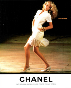 Lagerfeld_Chanel_Spring_Summer_1990_02.thumb.png.b9e9249e944d868eeada6587027e0490.png