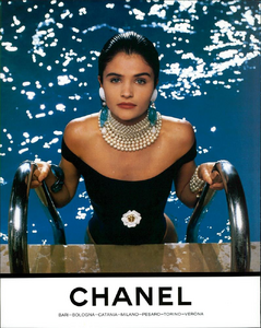 Lagerfeld_Chanel_Spring_Summer_1990_03.thumb.png.0db53190f945e8561c6017be4d43e071.png