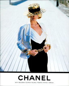 Lagerfeld_Chanel_Spring_Summer_1990_04.thumb.png.10bcbe013a2e88796f581e69d619191a.png