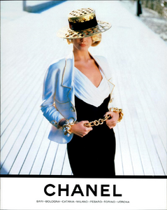 Lagerfeld_Chanel_Spring_Summer_1990_04.thumb.png.f1ba3fcf09b7a1a4a08e0f78263b6829.png