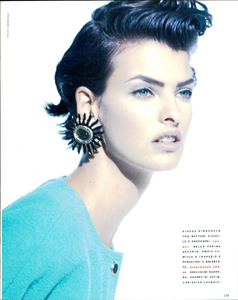 Lindbergh_Vogue_Italia_April_1990_07.thumb.png.6f9f667df61affc5a4ff7a2aa2fad282.png