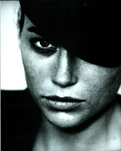 Lindbergh_Vogue_Italia_January_1990_02.thumb.png.48c8cf9558788ab1c20b82489c437875.png