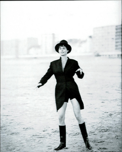 Lindbergh_Vogue_Italia_January_1990_08.thumb.png.ba40c13283f308c465c18a5941173e4e.png