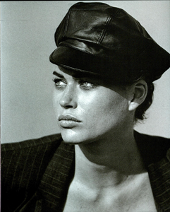 Lindbergh_Vogue_Italia_January_1990_12.thumb.png.6bb8e1ba50ca3604734933e487fee9ed.png