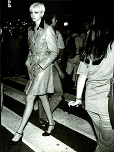 Lindbergh_Vogue_Italia_October_1996_02.thumb.png.1974b8f5a07f780858a2a234d7ae7149.png