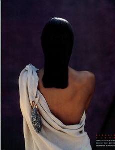 Lino_Kirk_Vogue_Italia_April_1990_22.thumb.png.0755b6c5801ccd8705cff410b943723e.png