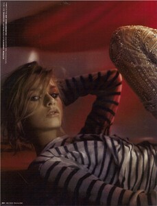 Luchford_AnOther_Magazine_Spring_Summer_2004_03.thumb.jpg.0a014aa2e8930a7abd5c45c6bc48f787.jpg