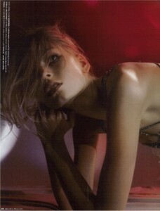 Luchford_AnOther_Magazine_Spring_Summer_2004_07.thumb.jpg.687214a3466bd9bf0b69cbb8ebae67c4.jpg