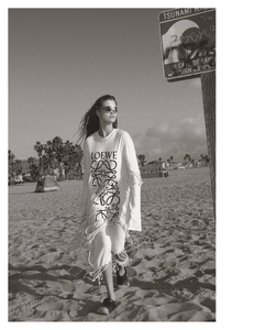 Luchford_UK_Vogue_March_2018_06.thumb.png.0e01adfd66a8e7d4d503a00b397979fd.png