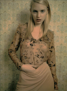 Luchford_Vogue_Italia_November_1996_03.thumb.png.dbdb1888afeabaa6e7f78099bba9b142.png