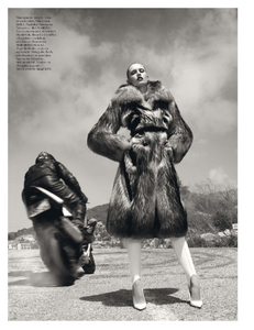 Luchford_Vogue_Paris_November_2012_03.thumb.png.8ea6d0e6a0802786023275ff7e035b55.png