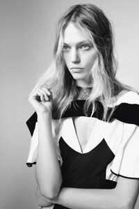 Luchford_i-D_Magazine_Fall_2014_02.thumb.jpeg.7dfc026ebb920a0737c398d99286ea2e.jpeg