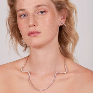 MARIE-MAS---Aurora-necklace-half-diamond-on-model.thumb.webp.1bb4f2181e78f061467ab94c79172be7.webp