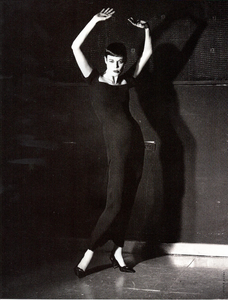 Meisel_Vogue_Italia_January_1990_03.thumb.png.e27baef86547aa5d901b3a94b2fcb1b1.png