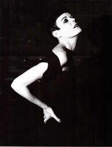 Meisel_Vogue_Italia_January_1990_06.thumb.png.8eedf34992386bd8ff00215b196162e8.png