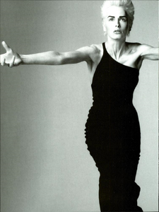 Meisel_Vogue_Italia_July_1996_05.thumb.png.2e41e9957bd03e0bfa61d022265a6c51.png