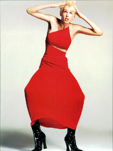 Meisel_Vogue_Italia_July_1996_08.thumb.png.38ade917b1a8a5124ad38f8c64615119.png
