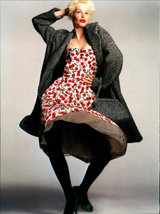 Meisel_Vogue_Italia_July_1996_09.thumb.png.d7b2720d7f533b4e93c0028e6b570631.png