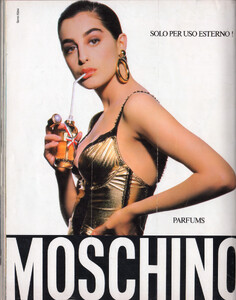 MoschinoAdAnnaIT281088no44.thumb.jpg.f0163c2d34992880d4b4f60a3d1b8574.jpg