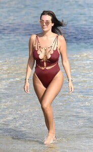 NadineMiradaSwimsuit03.jpg