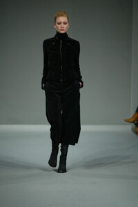 Nicole_Farhi_FW2003_01.jpg