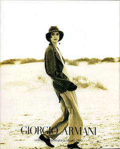 Olivar_Giorgio_Armani_Spring_Summer_1990_02.thumb.png.0c351599f7605bf1f04bc14679de49b1.png