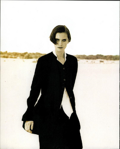 Olivar_Giorgio_Armani_Spring_Summer_1990_04.thumb.png.50f7780b24750b19dd36a4d9400ec35e.png