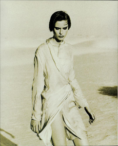 Olivar_Giorgio_Armani_Spring_Summer_1990_06.thumb.png.11ef504c5584bdc89fa13cff81210cf7.png