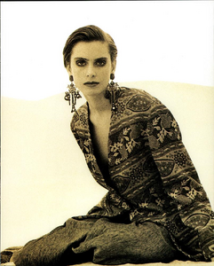 Olivar_Giorgio_Armani_Spring_Summer_1990_11.thumb.png.8678680e4616dbe2d85495a7b6e36421.png