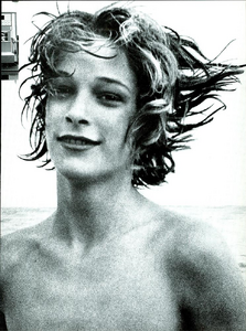 Parla_Vogue_Italia_January_1971_02.thumb.png.c848564fccbe0181e2d904a3ef6de24f.png