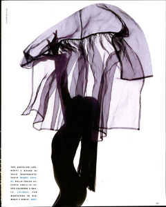 Riflessi_Watson_Vogue_Italia_April_1990_06.thumb.png.cf88ce5030e58a6b10bd8187f5fb738d.png