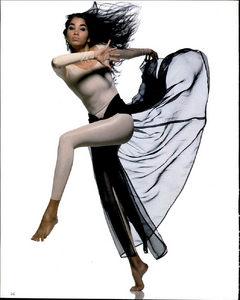 Riflessi_Watson_Vogue_Italia_April_1990_07.thumb.png.4ad01f914ec8a38cccd4771f073436a7.png