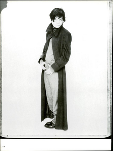 Roversi_Vogue_Italia_October_1996_07.thumb.png.66bd022cdf4850a0b3730eba64637c89.png
