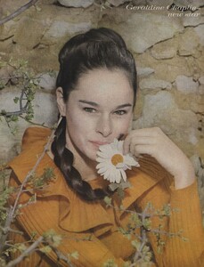 Smallest_US_Vogue_August_1st_1965_10.thumb.jpg.473e55775e1494225373f24922ab90ed.jpg